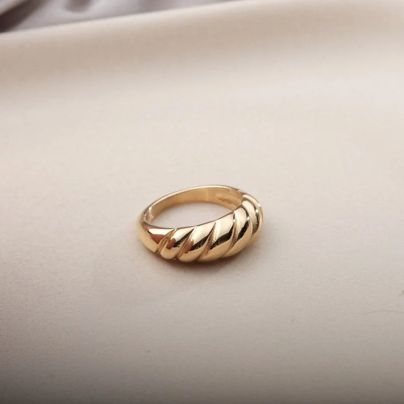 Women’s stackable engagement ring-GOLD CROISSANT RING