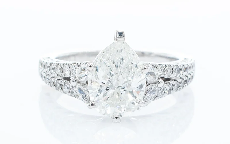 Women’s high-quality diamond ring-2.02 carat pear cut ring