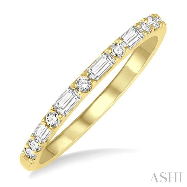 Women’s simple engagement ring-1/3 ctw Alternating Baguette and Round Cut Diamond Wedding Band in 14K Yellow Gold