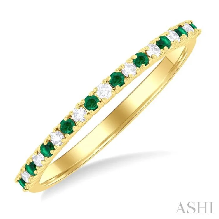 Women’s solitaire engagement ring-1.35 MM Round Shape Emerald and 1/10 ctw Petite Round Cut Diamond Precious Stack Band in 10K Yellow Gold