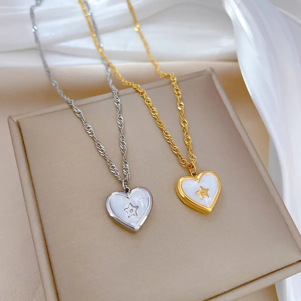 Women’s gold chain necklace-Simple Style Classic Style Star Heart Shape Titanium Steel Inlay Shell Pendant Necklace