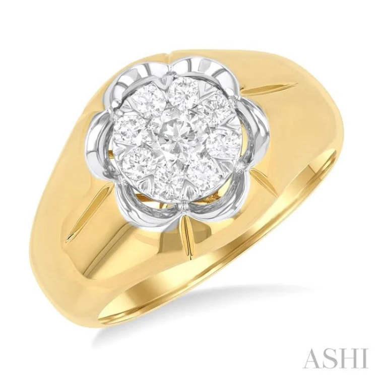 Women’s three-stone engagement ring-3/4 ctw Floral Center Lovebright Round Cut Diamond Men's Ring in 14K Yellow and White Gold