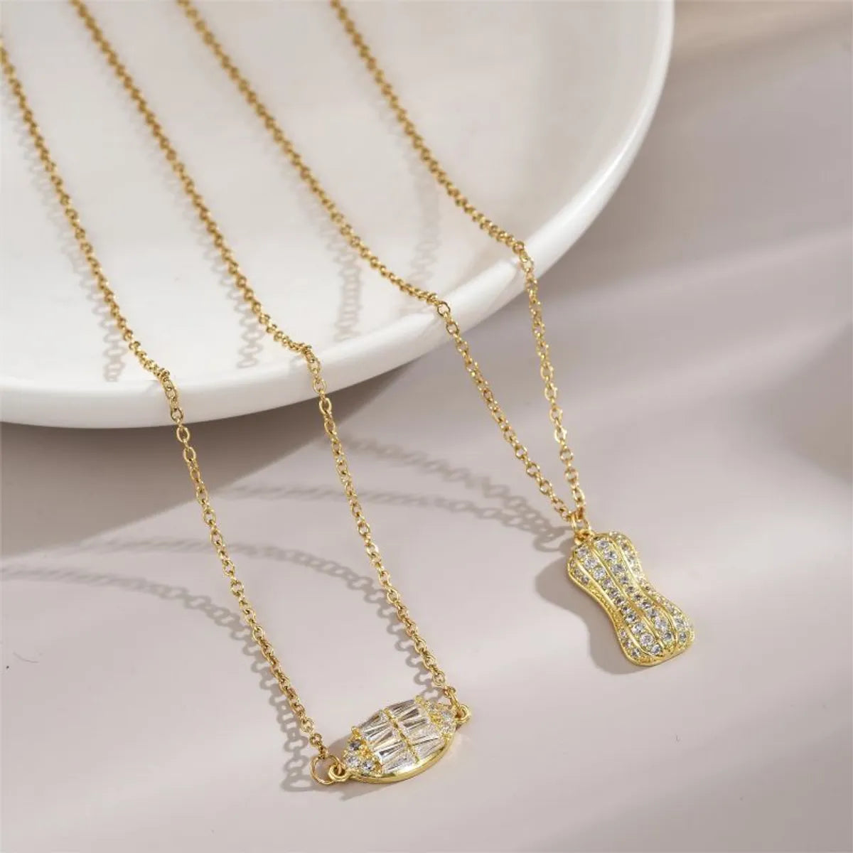 Women’s luxurious crystal necklace-Stainless Steel Copper 18K Gold Plated Simple Style Classic Style Solid Color Plating Inlay Zircon Pendant Necklace