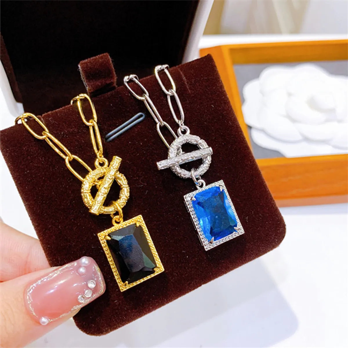 Women’s trendy necklace-Simple Style Commute Square Copper Inlay Zircon Gold Plated Pendant Necklace