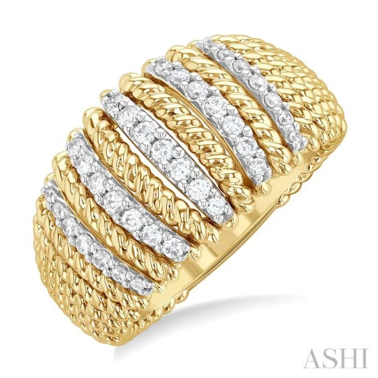 Women’s antique-style engagement ring-1/3 ctw Dome Shape Rope Bead Round Cut Diamond Fashion Ring in 14K Yellow Gold