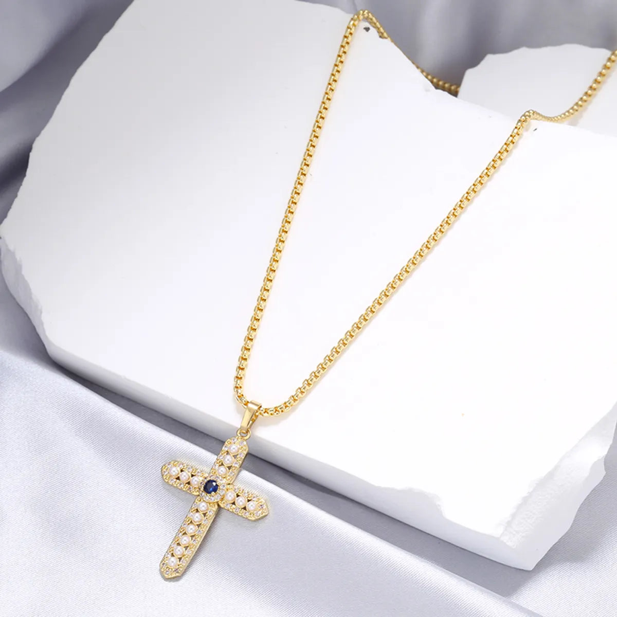 Women’s heart pendant necklace-Elegant Cross Copper 18k Gold Plated Artificial Pearls Zircon Pendant Necklace In Bulk