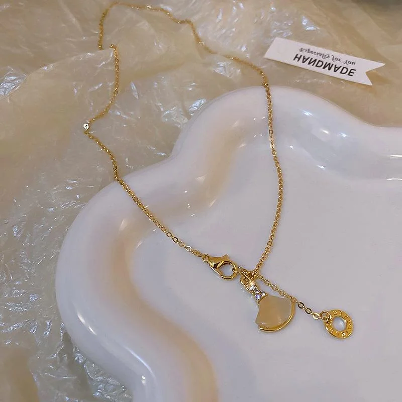 8# Necklace--Golden Diamond Fan-Shaped