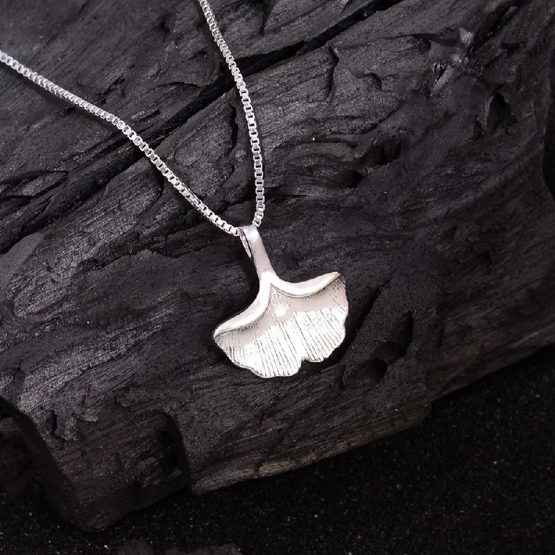 Women’s silver necklace-Copper Simple Style Ginkgo Leaf Plating Pendant Necklace