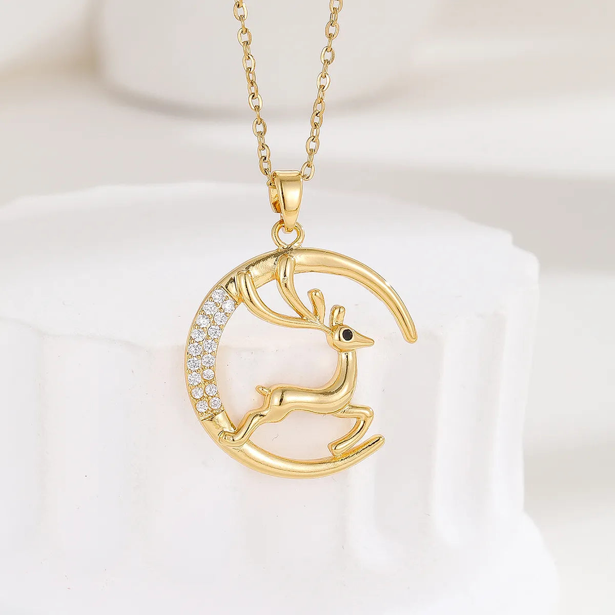 Women’s pearl necklace-Simple Style Commute Elk Copper 18k Gold Plated Zircon Pendant Necklace In Bulk