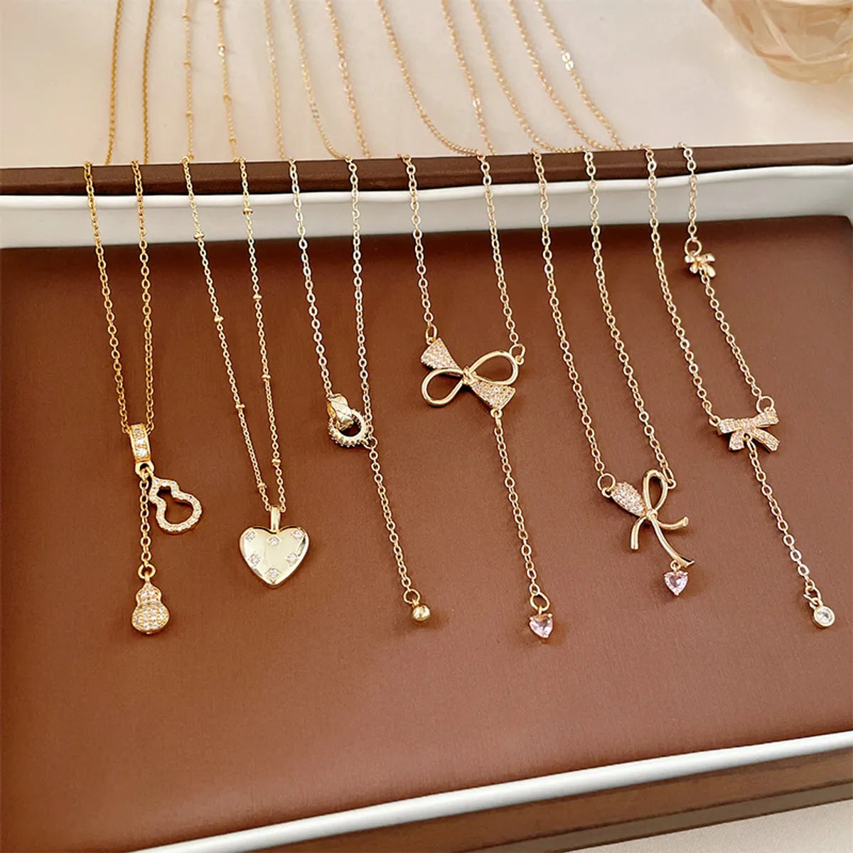 Women’s custom pendant necklace-Elegant Heart Shape Bow Knot Copper Inlay Zircon Pendant Necklace