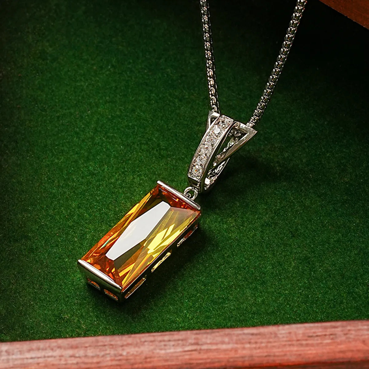 Women’s wedding day necklace-Copper White Gold Plated Classical Retro Inlay Square Zircon Pendant Necklace